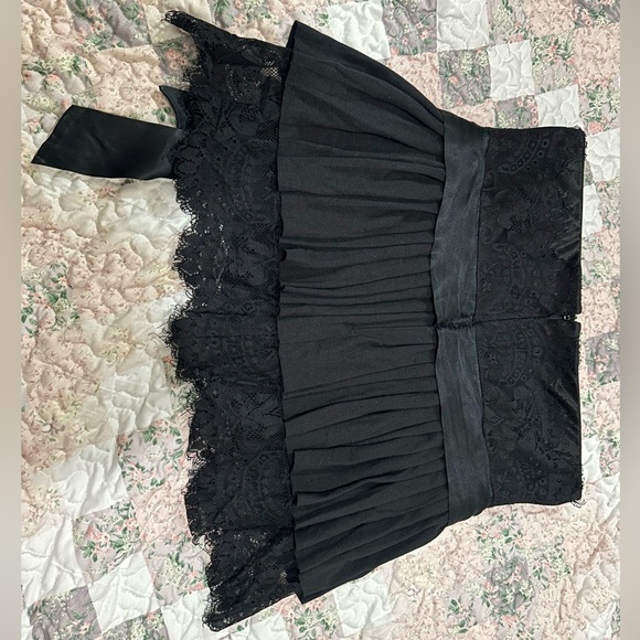 Moda International Women’s Black Strapless Lace Ruffle Tie Around Bow Zip Up Top - Picture 2 of 6